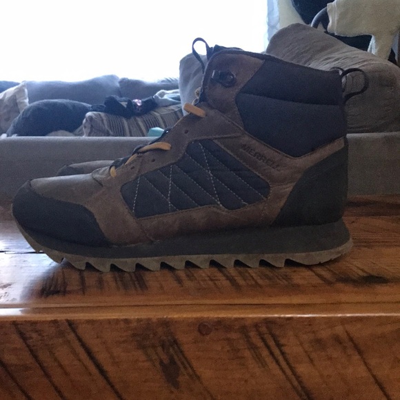 Merrell boots - Picture 1 of 8